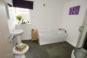 Oak Cottage - Bathroom